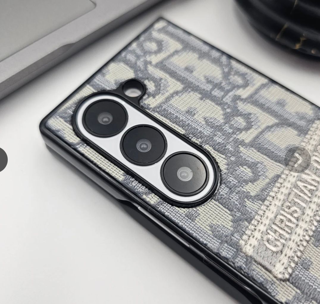 Elegant Fabric Pattern Case for Galaxy Z Fold – Haute Couture Style