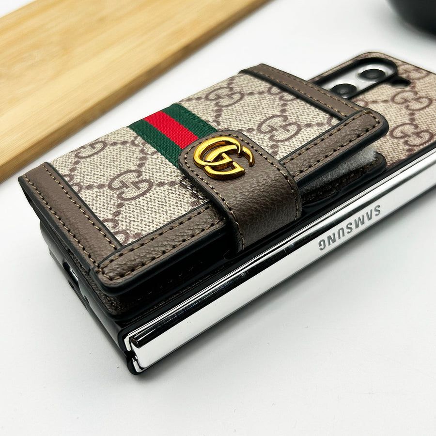 Elegant Design with Shoulder Strap