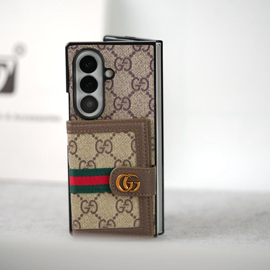 Elegant Design with Shoulder Strap