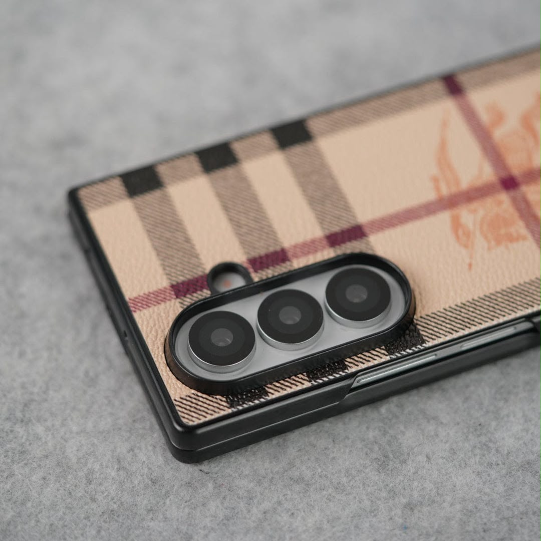 Classic Checkered Leather Case for Z Fold – Timeless British Elegance